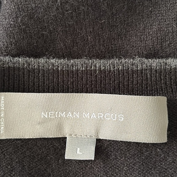 Neiman Marcus 100% Cashmere Classic V-Neck Cardigan Black Size Large - Picture 9 of 10